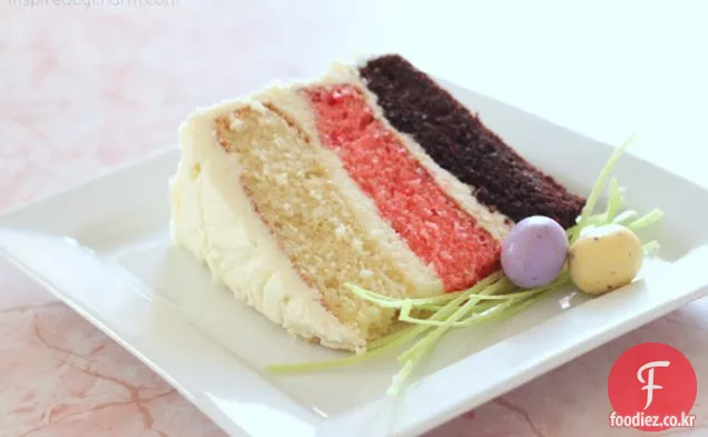 봄 테마의 나폴리 생일 케이크