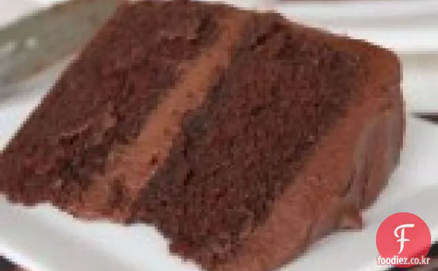 구식 초콜릿 레이어 케이크