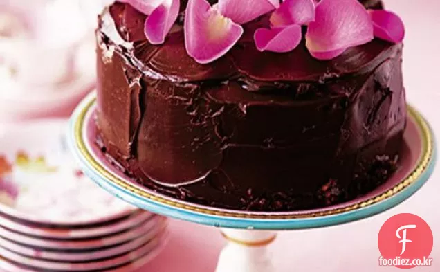 장미 꽃잎 초콜릿 케이크