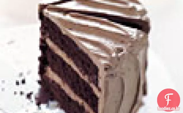 카라멜-밀크 초콜릿 설탕을 입힌 초콜릿 케이크
