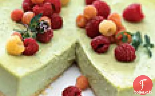 라즈베리와 라즈베리를 곁들인 녹차 치즈 케이크-민트 티산