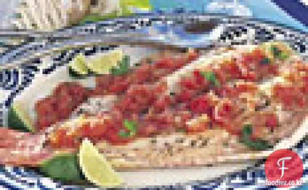 구운 토마토-칠레 소스와 함께 구운 생선 구이