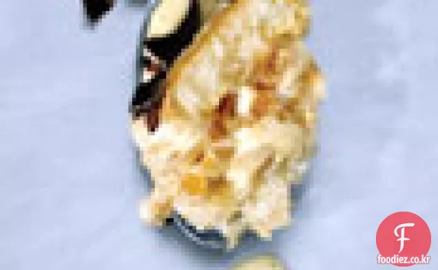 캐러멜 처리 된 신선한 파인애플 티라미수