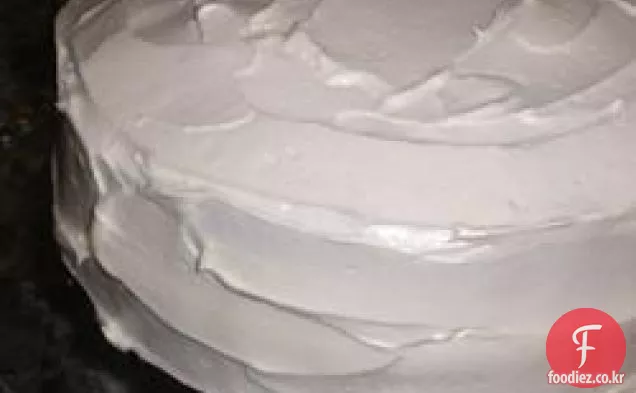 화이트 아몬드 웨딩 케이크