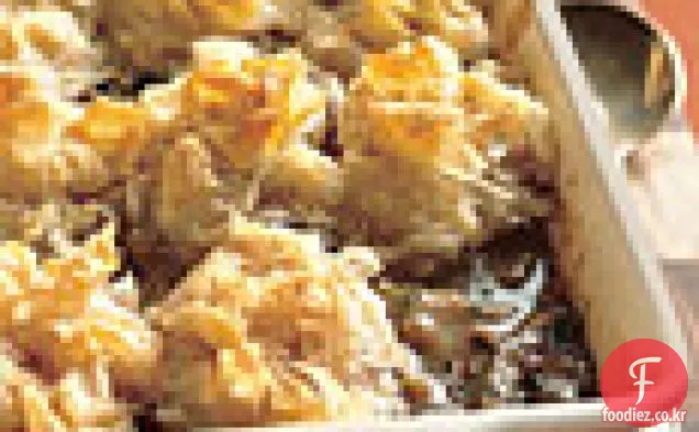 필로-파마산 크러스트를 곁들인 닭고기와 버섯 파이