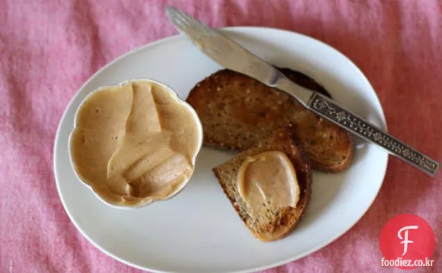 아침 식사뿐만 아니라:계피 꿀 버터