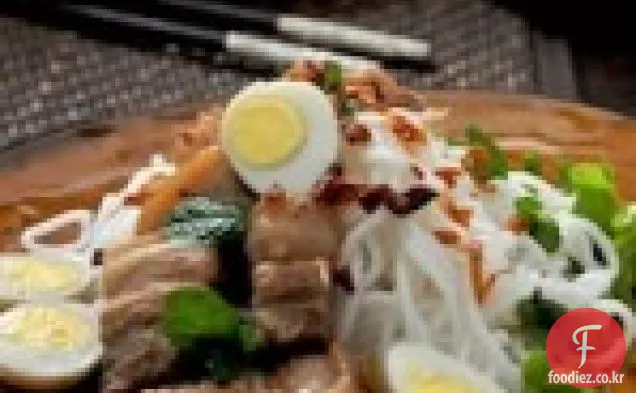 베트남 스타 아니스 찐 돼지 고기 및 메추라기 계란 레시피