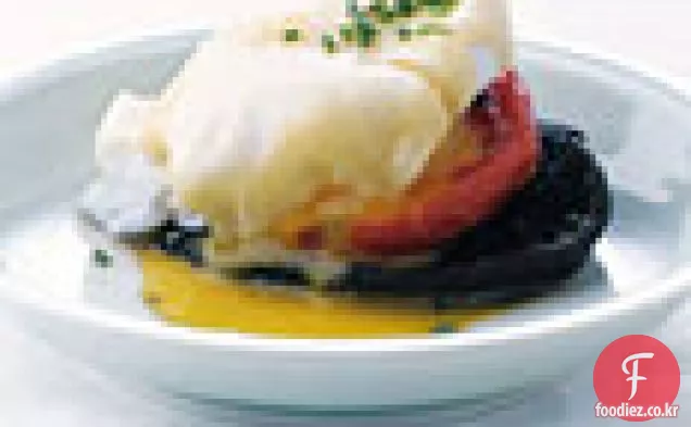 구운 토마토와 포터 벨라와 데친 계란