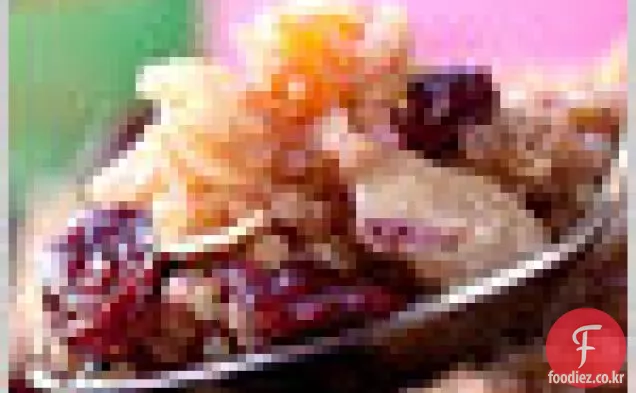 과일과 아몬드가 들어간 아침 식사 퀴 노아