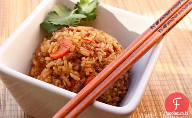 매운 태국 쇠고기와 재스민 쌀