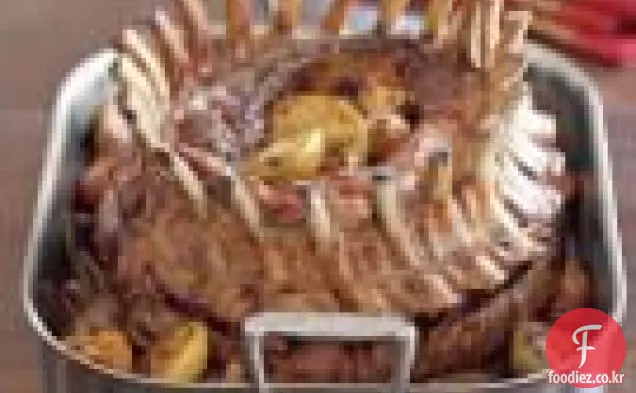 칼바도스 소스를 곁들인 돼지 고기 크라운 로스트
