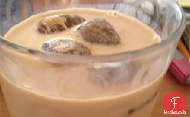 얼음 위에 카푸치노
