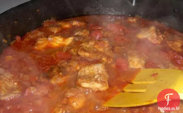 칠리와 맥주 찐 메기