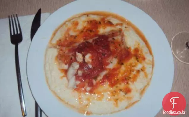 바질과 화이트 와인을 곁들인 구운 대구와 토마토