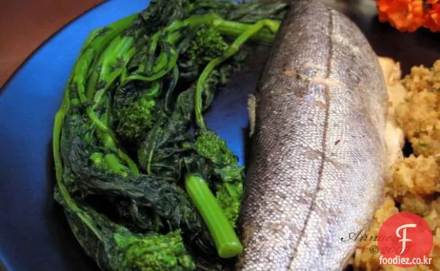 햇볕에 말린 토마토와 브로콜리 라베