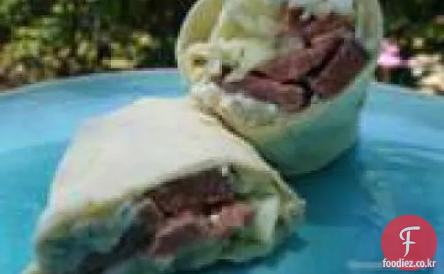 로스트 비프와 블루 치즈 랩
