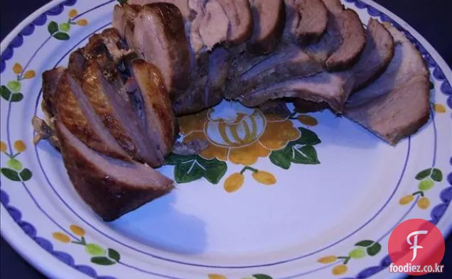 육즙이 부드러운(양배추 포장)돼지 고기 구이