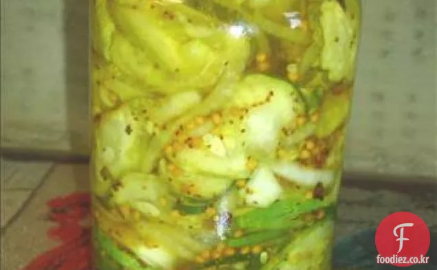 신맛이 나는 피클