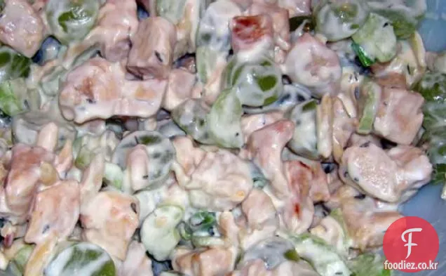 천도 복숭아와 치킨 샐러드 베로니크