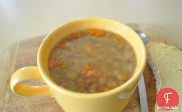 렌즈 콩과 채소 수프