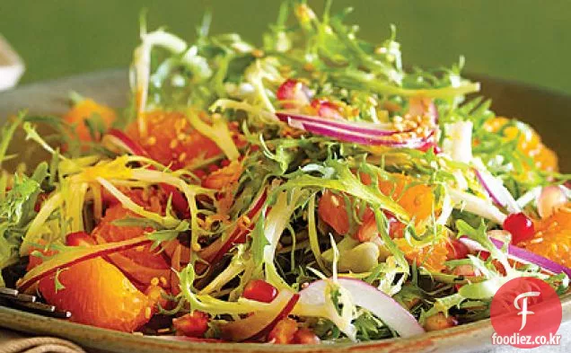 Frisée,귤,와 참깨 샐러드
