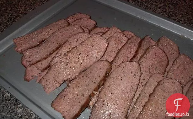 마늘과 로즈마리와 양고기의 구운된 다리