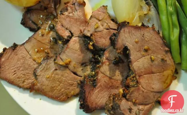 천천히 구운 양고기-구운 침과 같은 맛