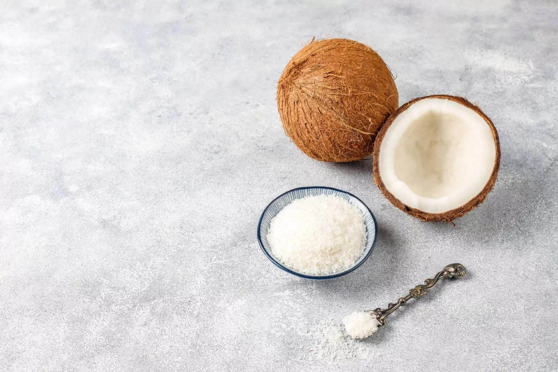 코코넛 가루는 무엇이며 어떻게 사용합니까?